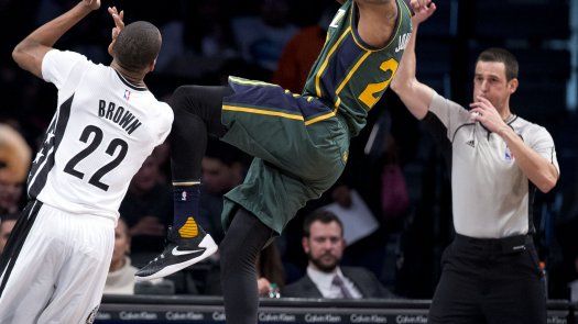 Hayward anota 21 puntos en victoria de Jazz sobre Nets
