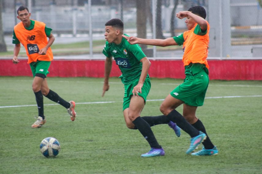 Panamá Sub-17 inició bajo la lluvia su tercer microciclo.