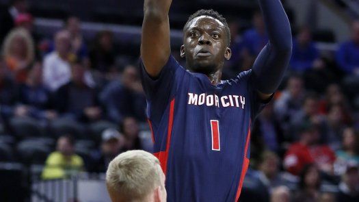 Jackson anota 30 y Pistons aplastan a Blazers