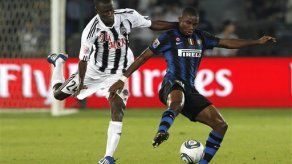 Camerunés Samuel Etoo gana premio al jugador africano del año