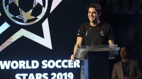 Kaka llama a Neymar a seguir en el PSG