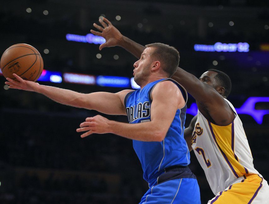 Mavericks ganan a Lakers gracias a 25 puntos de Nowitzki