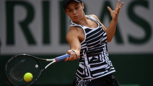 Barty gana en su inicio en Birmingham tras conquistar Roland Garros
