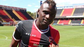 Abdiel Arroyo es titular por primera vez con Alajuelense