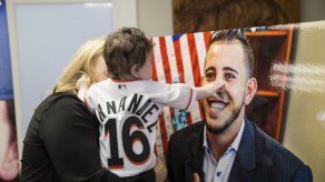 Familia de José Fernández visita Marlins Park