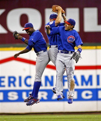 Soriano contagia a los Cachorros su alegrí­a con el madero