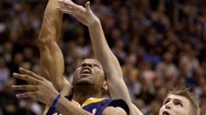 NBA: Okur y Outlaw alcanzan sus mejores marcas en puntos