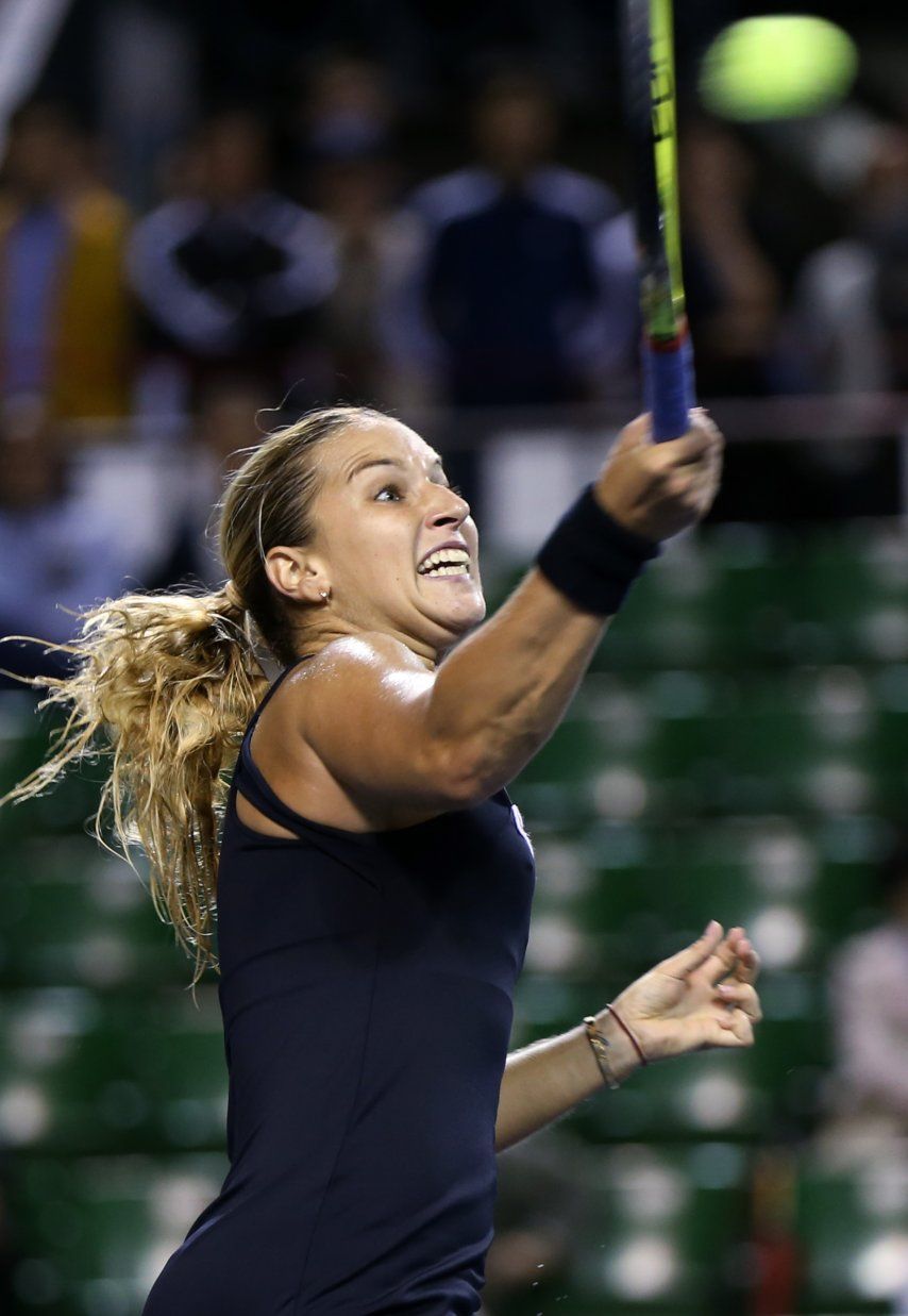 Cibulkova y Wozniacki avanzan a semis en Tokio