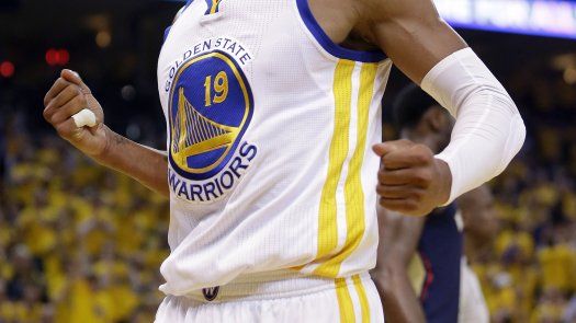 Warriors doblegan a Pelicans y están arriba 2-0