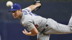 Kazmir y los Dodgers blanquean a los Padres 3-0