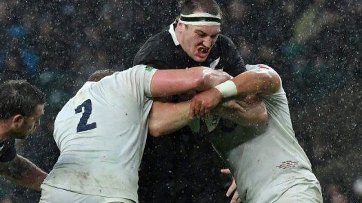 Los All Blacks ganan por ajustado 16-15 en Inglaterra