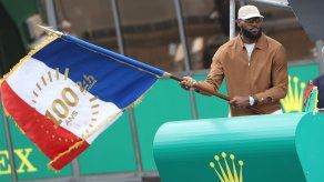 LeBron James da la salida de las 24 Horas de Le Mans