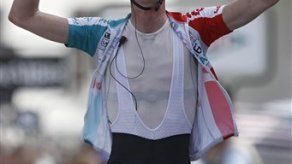 Van den Broeck gana la primera etapa de la Dauphine