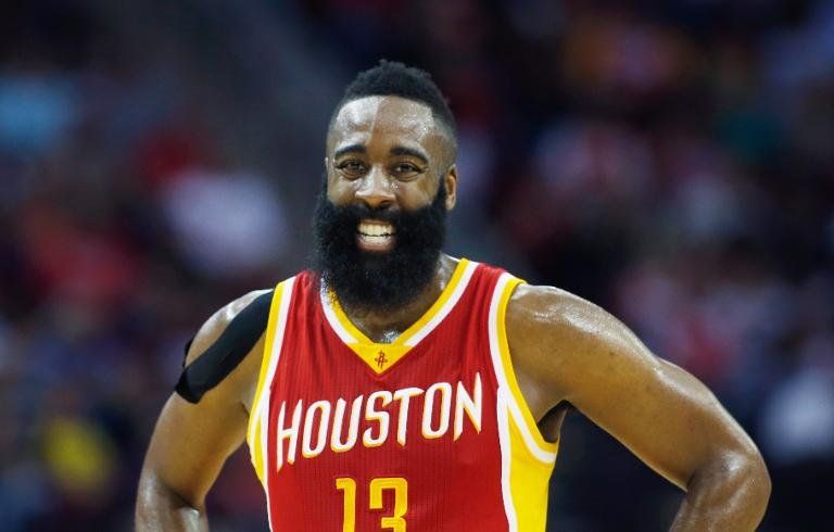 Rockets vencen a Wizards 99-91 con Harden encendido