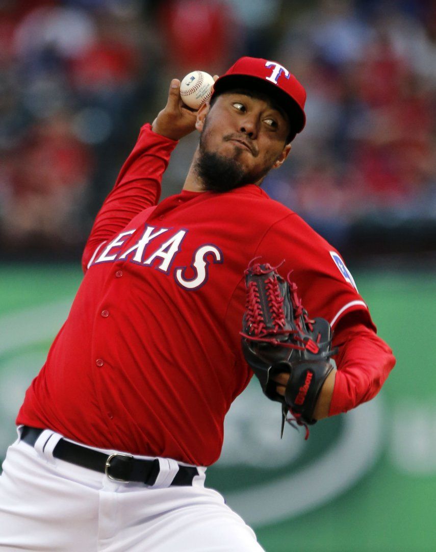 Gallardo gana en su debut en casa con Rangers ante Astros