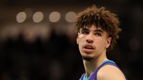 NBA: LaMello Ball de los Hornets en protocolo anticovid
