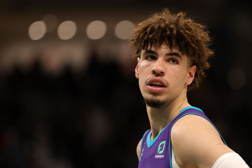 NBA: LaMello Ball de los Hornets en protocolo anticovid