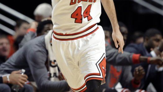 Rose anota 22 puntos, Bulls frenan al Jazz