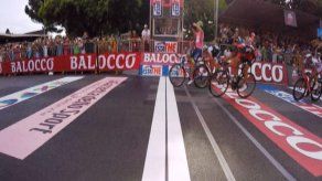 Matthews gana la tercera etapa y sigue de líder del Giro
