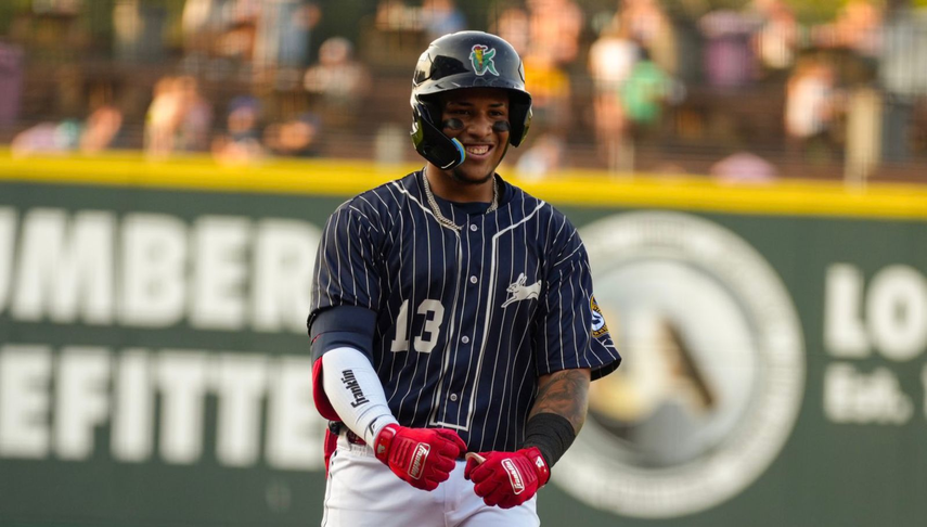 Eduardo Tait conectó descomunal cuadrangular con los Cedar Rapids Kernels