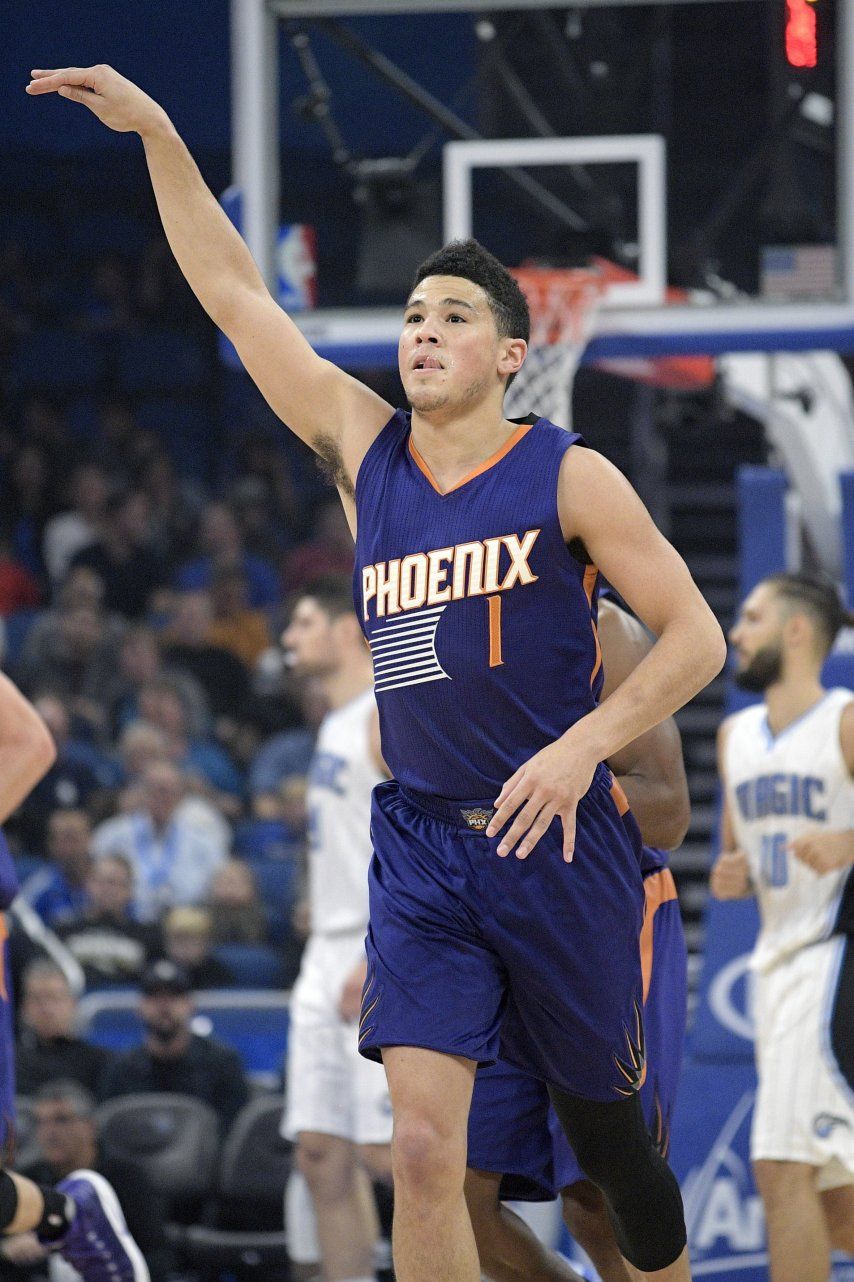 Alex Len y Eric Bledsoe comandan triunfo de Suns ante Magic