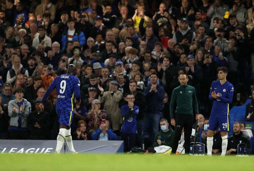Romelu Lukaku se fue lesionado en la primera mitad para el Chelsea durante la Champions League