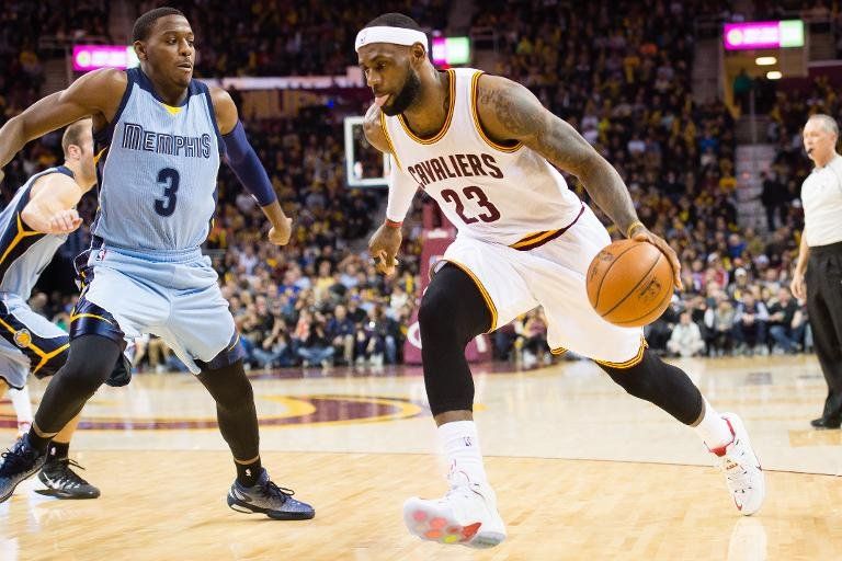 El rey LeBron James sigue liderando las ventas de camisetas en la NBA