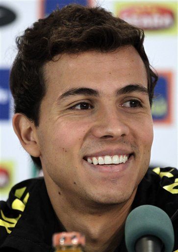 Mundial: Nilmar dice choque Brasil-España serí­a como la final