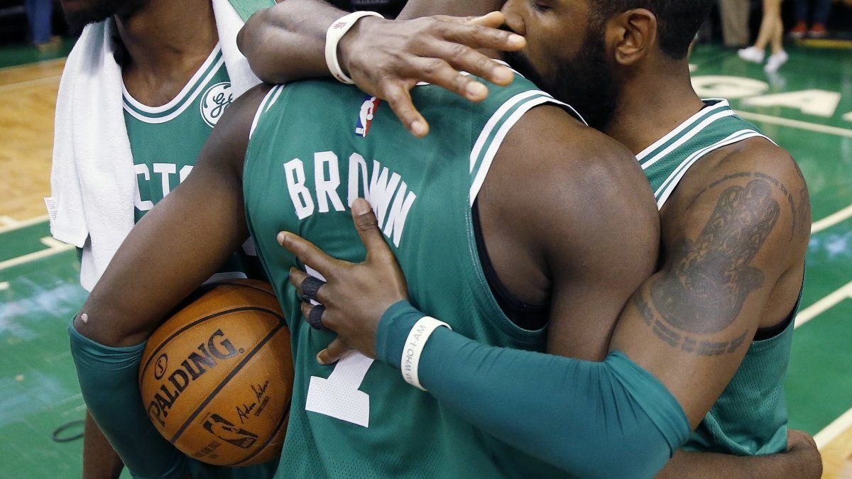 Celtics superan a Warriors y llegan a 14 triunfos seguidos
