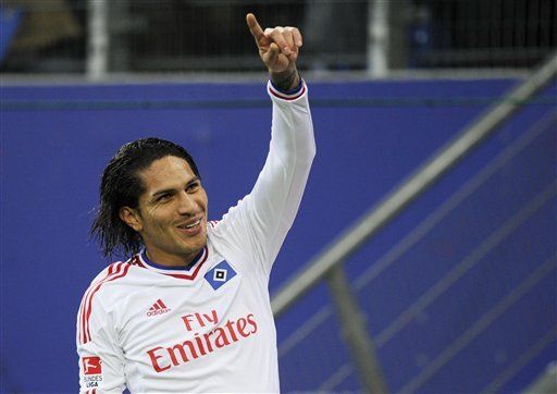 Guerrero anota en triunfo de Hamburgo y Schalke vence a Augsburgo