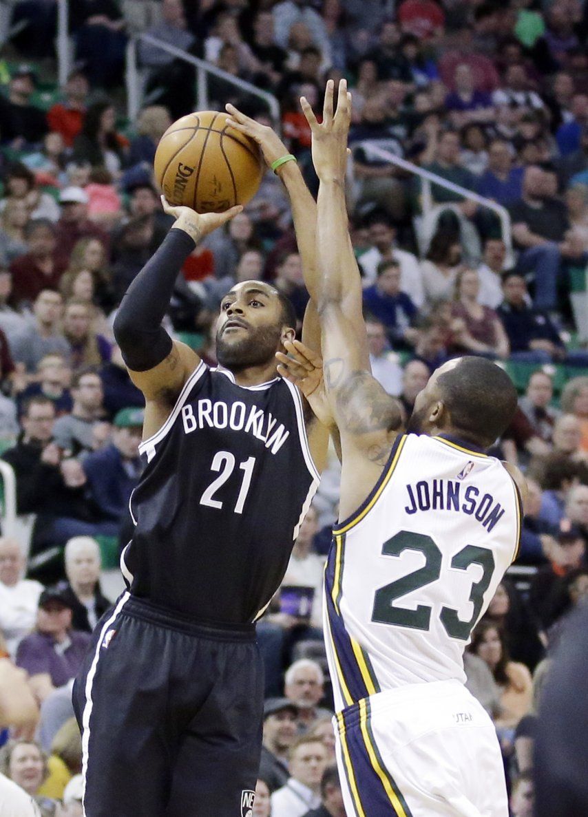 Thaddeus Young anota 21, Nets vencen a Jazz 98-96