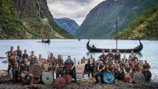 Jugadores de la selección de Noruega posan como vikingos en foto para el Mundial 2026