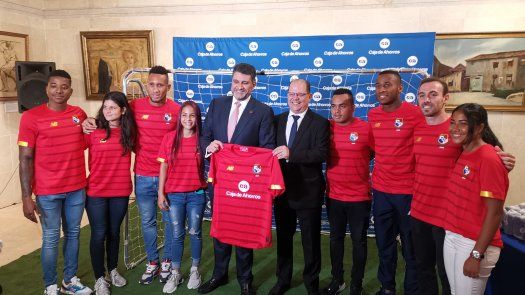 Caja de Ahorros se une a la familia de Fepafut apoyando a las selecciones de Panamá