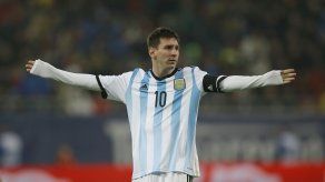 Mundial: Brasil se divierte y Argentina sufre