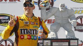 Busch gana la Copa Sprint de NASCAR en Dover