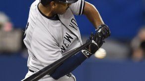 Yanquis activan a Pirela; Petit