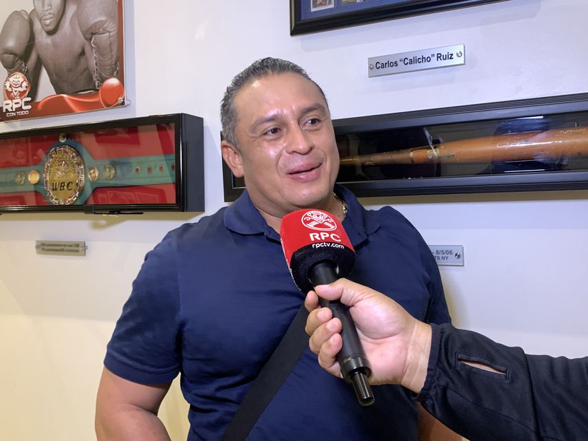 Carlos Ruiz visitó el pasillo de la fama de Deportes RPC