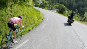 Holandés Kruijswijk abandona por caída la Vuelta a España