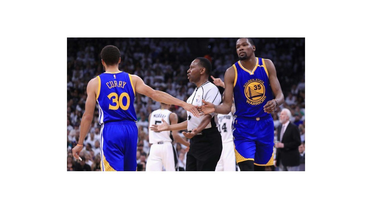 Durant imparable y los Warriors, a un paso de eliminar a Spurs