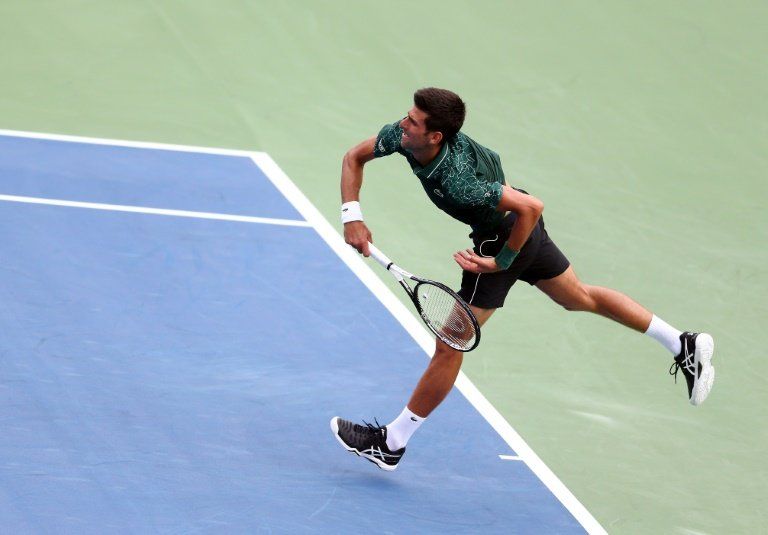 Djokovic avanza con paso firme a tercera ronda de Toronto