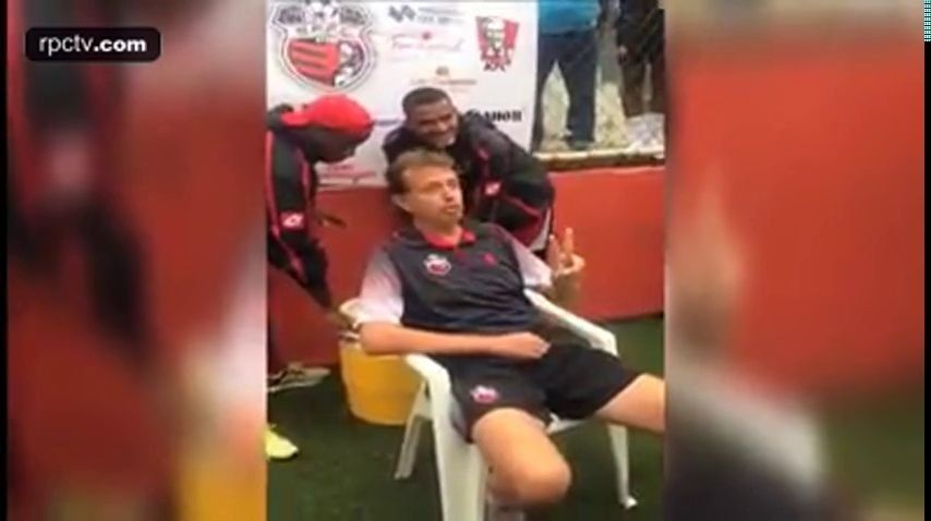 Samudio cumple con el Ice Bucket Challenge, pero antes donó