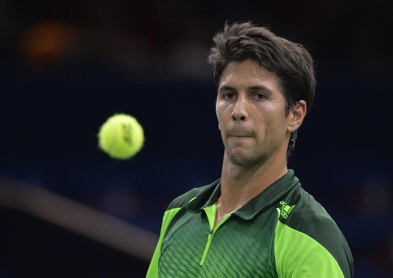 Verdasco y Robredo avanzan en París-Bercy