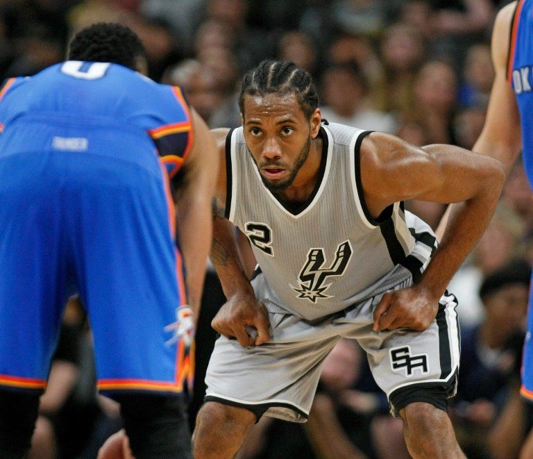 Spurs doblegan a Clippers y llegan a 33 victorias consecutivas en casa