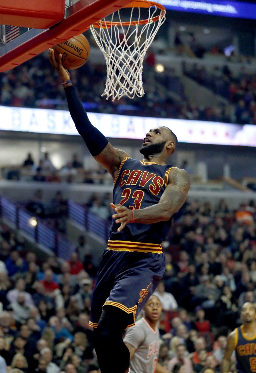 LeBron se niega a hospedarse en hotel de Trump