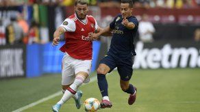 Kolasinac y Ozil salen ilesos de ataque con cuchillos