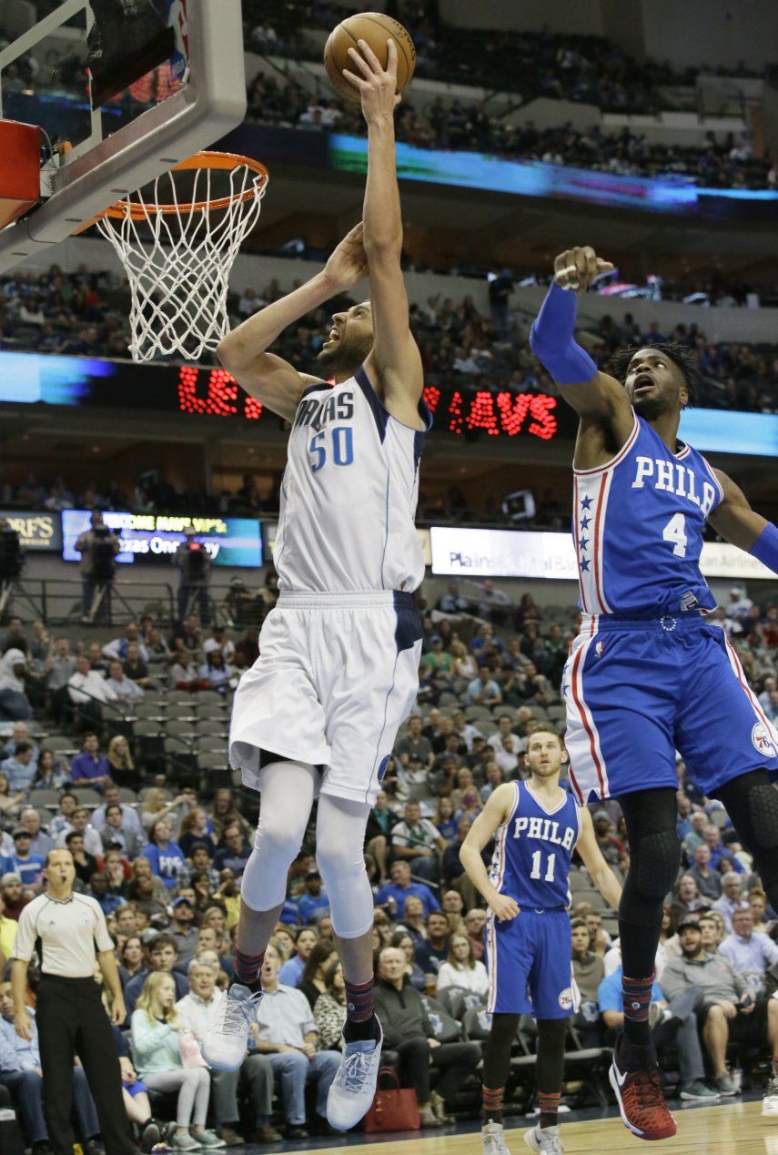 Mavs siguen mejorando y doblegan a 76ers