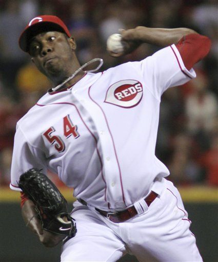 Gana cubano Chapman y Rojos aseguran campeonato de su división