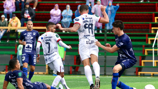 César Yanis anota y el AD San Carlos avanza a semifinales en Costa Rica