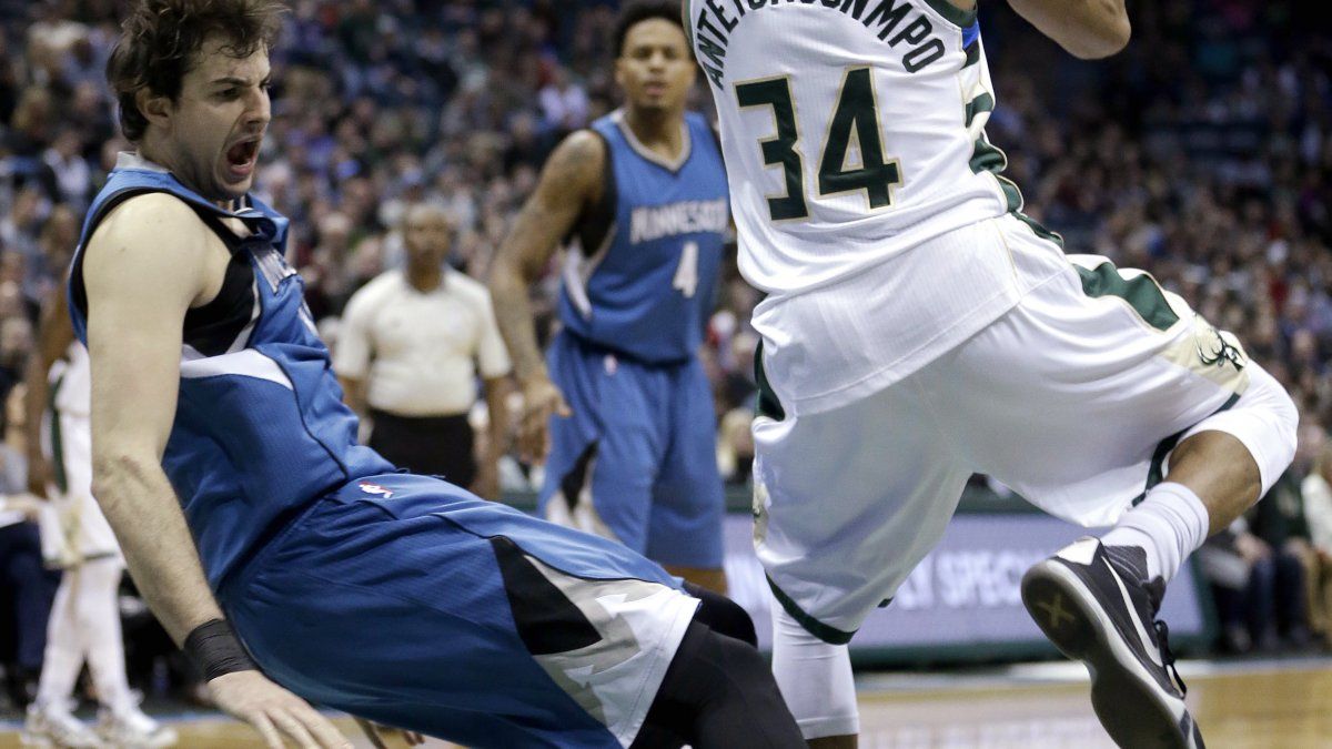 Bucks vencen a Wolves e hilan 6ta victoria