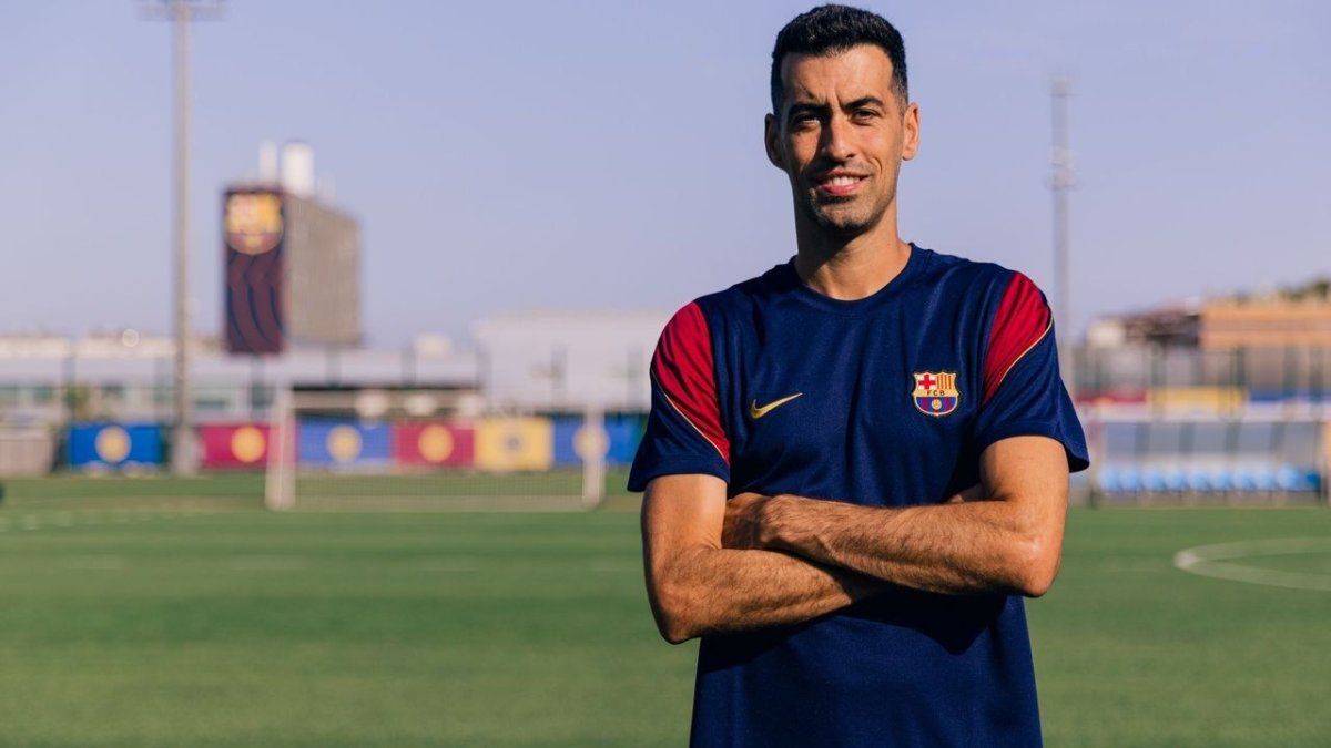 Sergio Busquets inicia su carrera en los banquillos como asistente en el Barcelona B
